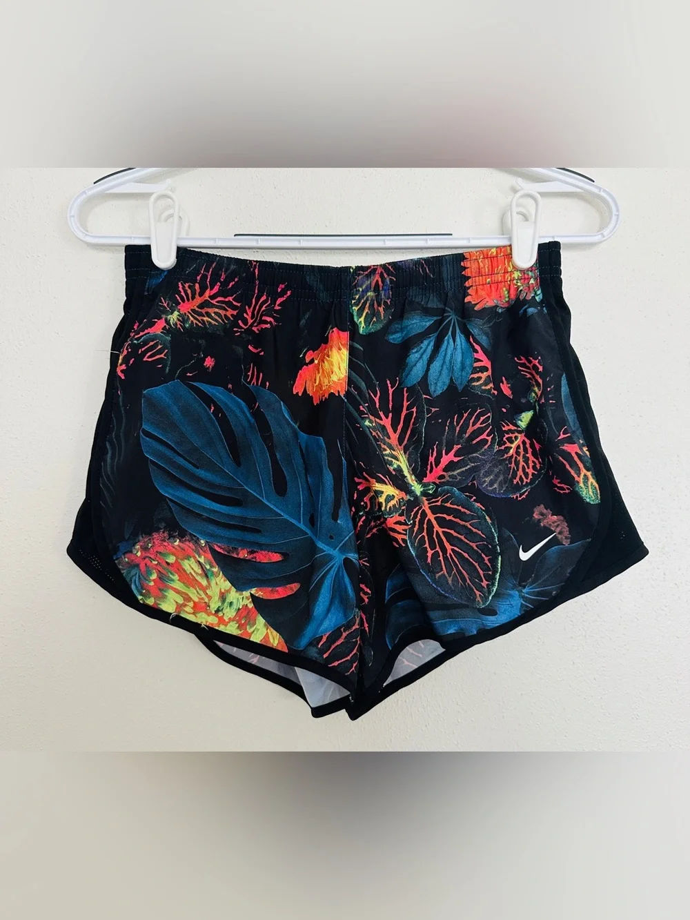 Nike Girls Glow Botanical Tempo Shorts Large Floral Dri-Fit L